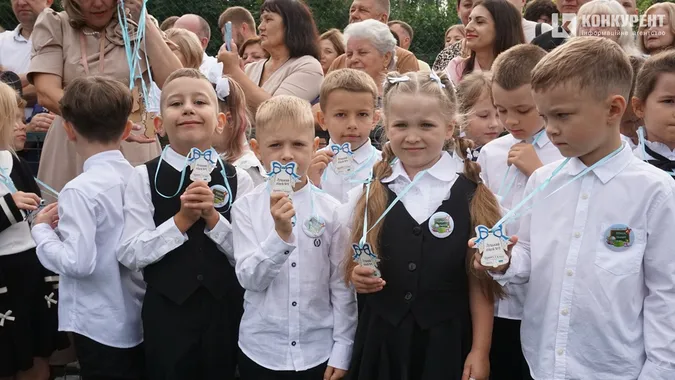 1 вересня у луцькій школі №9: як це було (фоторепортаж)