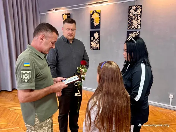 У Нововолинську захисників Романа Филипенка та Олександра Щербіну  відзначили посмертними нагородами (фото)