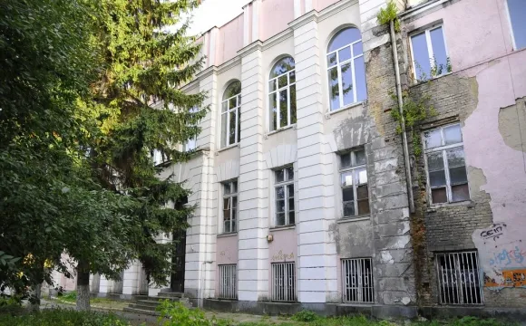 Луцькрада хоче отримати Будинок офіцерів в комунальну власність