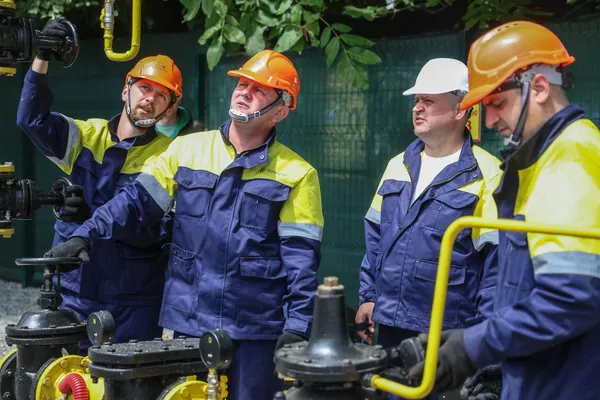 Одна професія на двох: як на Волині батько та син створили надійну газову династію (фото)