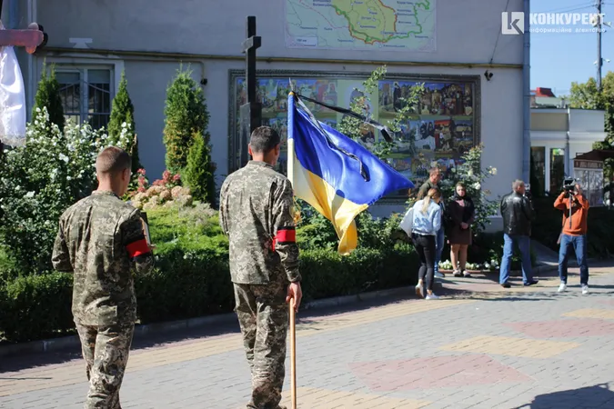 Знову похорон: Луцьк попрощався із загиблим захисником Віталієм Степанишеним (фото, відео)