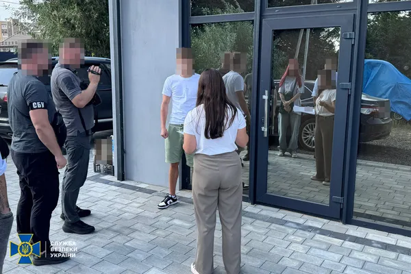 На Волині радник міського голови з дружиною організував «схему для ухилянтів» (фото)