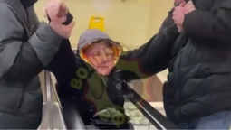 У луцькому ЦУМі дитина застрягла між двома ескалаторами (відео)