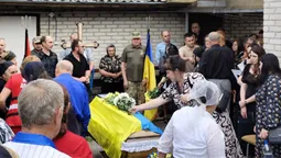 У Ківерцях на колінах зустріли загиблого воїна Володимира Зелінського (фото)
