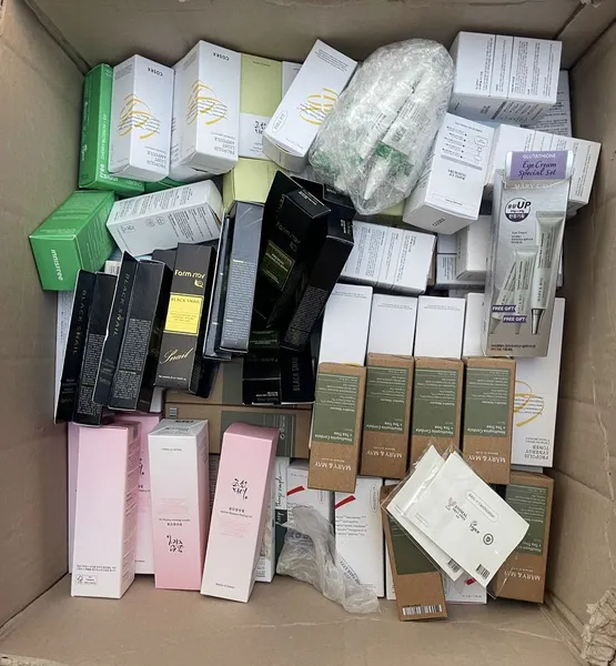На Волинь намагалися провезти корейську косметику на понад мільйон гривень (фото)
