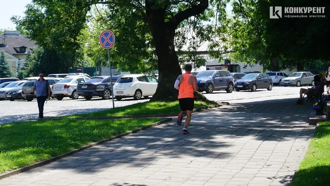 Спекотний день у Старому місті в Луцьку (фото)