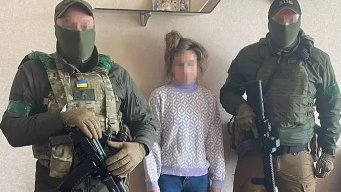 В Харкові затримали колаборантку, яка здавала позиції ЗСУ російським окупантам (відео)
