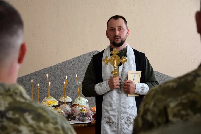 Як на Волині прикордонники освячували великодні кошики (фото)