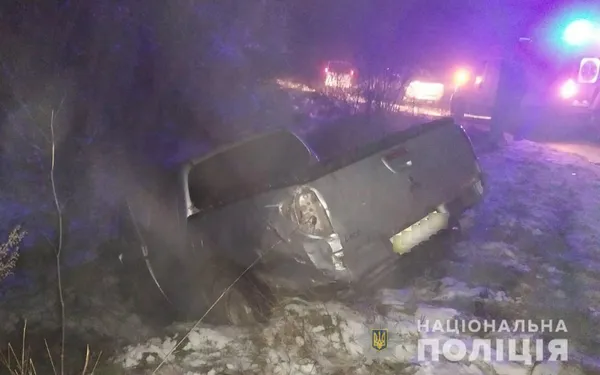 На трасі Луцьк-Ковель Volvo влетіло в Mitsubishi: водійок госпіталізували (фото)