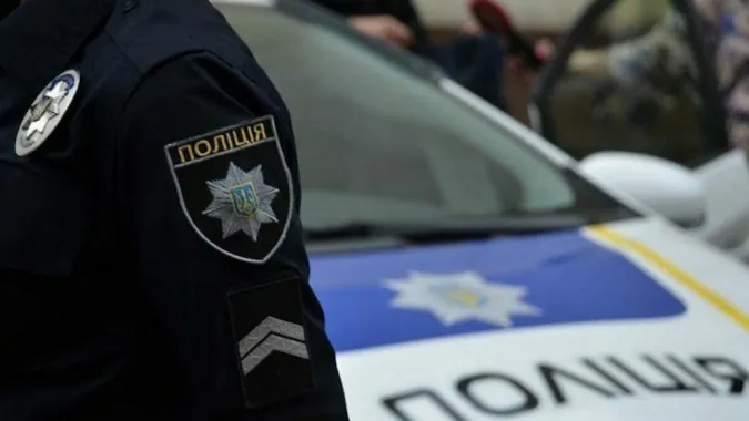 Влаштував бійку з патрульними: як у Луцьку затримували чоловіка без маски (оновлено)