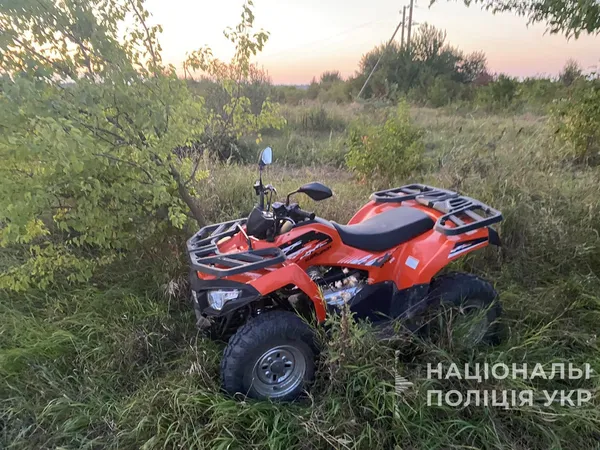 Дві восьмикласниці у Ковелі в'їхали в дерево на квадроциклі (фото)