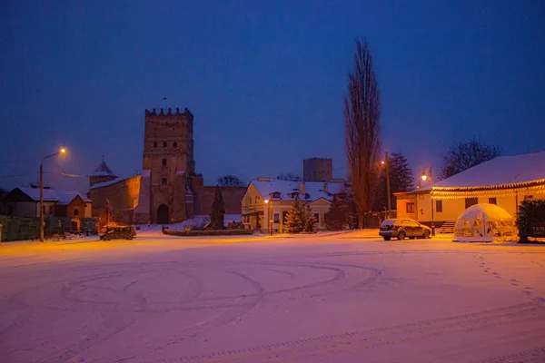 Засніжений Луцький замок: показали неймовірні світлини фортеці (фото)