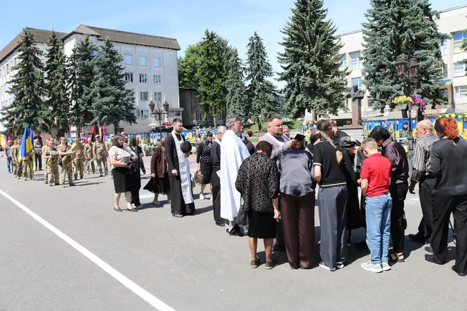 На Волині попрощалися із Захисником Віктором Миколайчуком (фото)