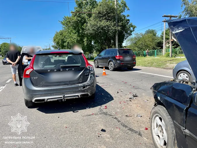 Розтрощені три автівки: подробиці ДТП на Рівненській (фото)