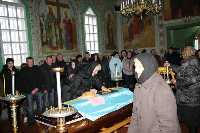 У селі на Волині похоронили загиблого захисника Віталія Лук'янчука