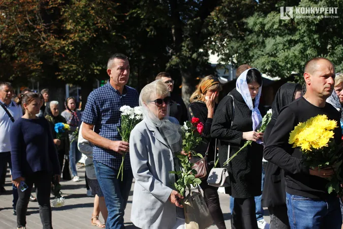 Знову похорон: Луцьк попрощався із загиблим захисником Віталієм Степанишеним (фото, відео)