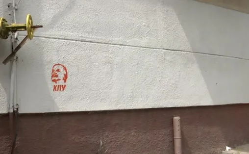 На багатоповерхівці у Луцьку з’явився Ленін (відео)