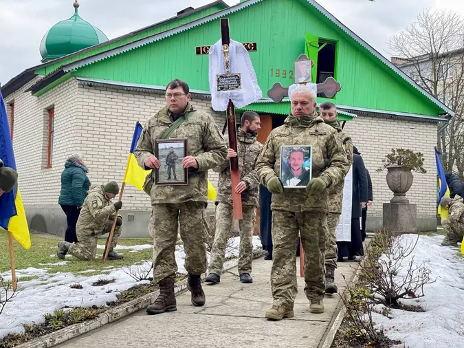 На Волині провели в останню дорогу Олександра Карабіна та Володимира Кузьменка