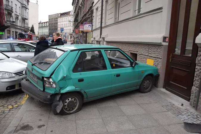 П’яний українець у Польщі протаранив вісім автомобілів (фото)