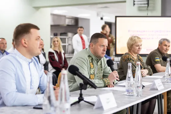 «Це не лише про те, що на тарілці», – Олена Зеленська похвалила реформу шкільного харчування на Волині