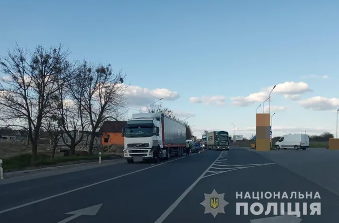 У Луцькому районі зіткнулися BMW і вантажівка (фото)