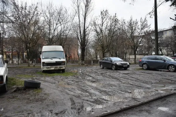 У Луцьку оглянули двори, які потребують ремонту (фото)