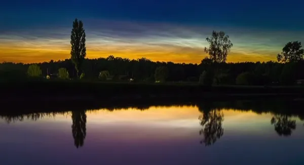 Небесне диво: у Ківерцях побачили рідкісні сріблясті хмари (фото, відео)
