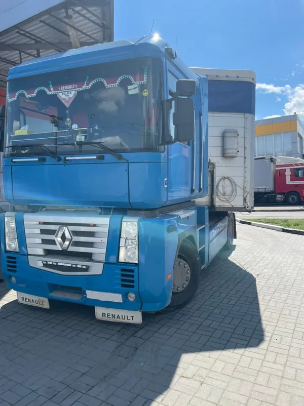 В «Ягодині» серед палетної дошки знайшли 21,5 тисячі пачок сигарет (фото)