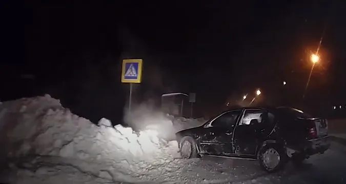 З мигалками та сиреною: погоня у Луцьку завершилася у заметі (відео)