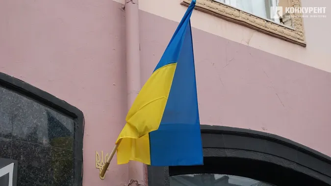 У День прапора лучани вбрались у сорочки, а будинки прикрасили стягами (фото)