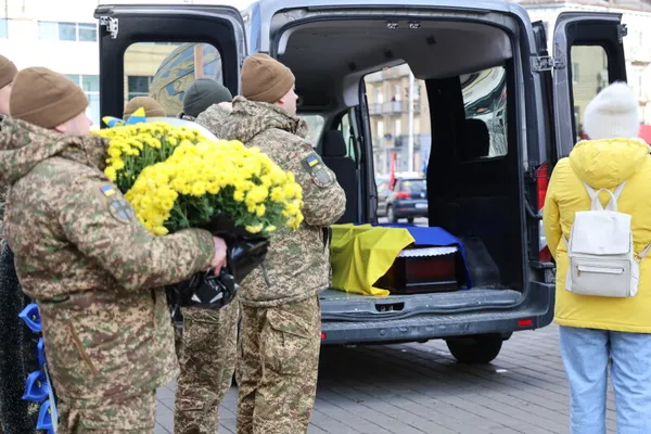 У Луцьку провели в останню дорогу полеглого нацгвардійця Анатолія Кравчука (фото)