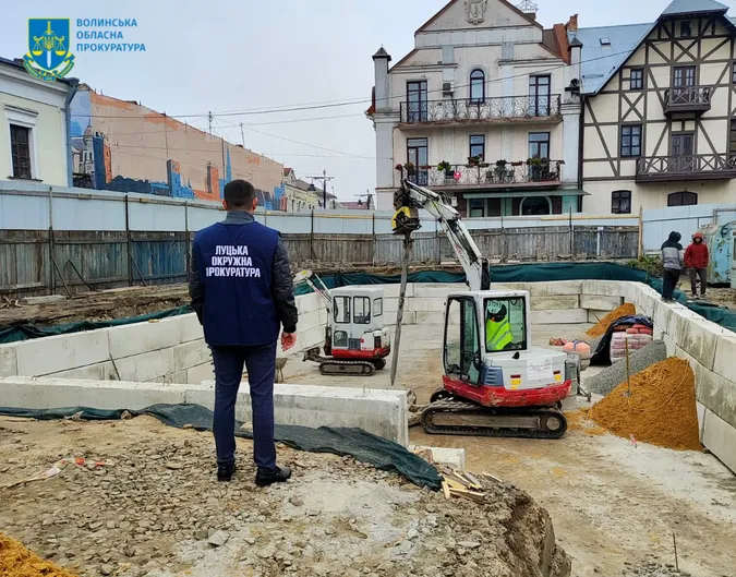 У Луцьку за скандальне будівництво у Старому місті взялася прокуратура (фото)