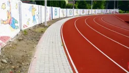 У Володимирі студенти розписали 30-метровий паркан стадіону «Олімп» (фото)