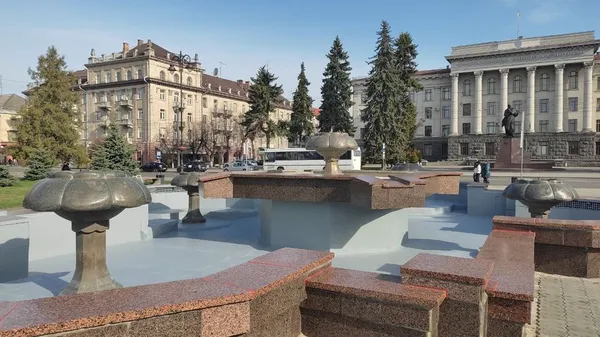 У Луцьку ремонтують фонтани. Коли вони запрацюють