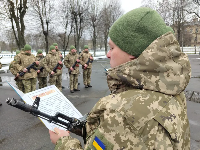 І волиняни, і переселенці: у Луцьку прикордонники склали присягу (фото)