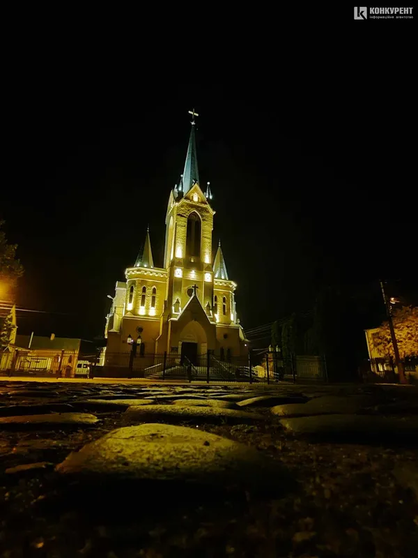 У Луцьку після тривалої перерви знову підсвітили Лютеранську кірху (фото)