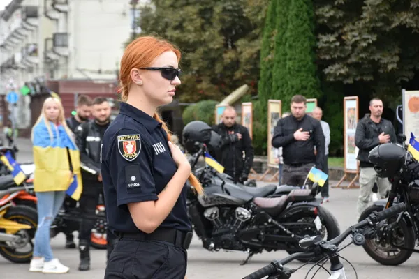 У вишиванках і з прапорами: у Луцьку відбувся традиційний велопробіг до Дня міста (фото)