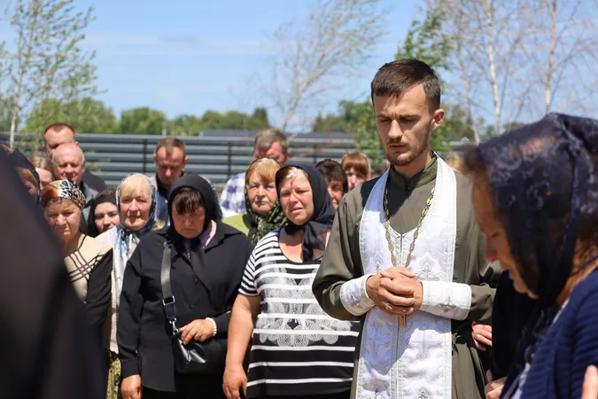 Біль і сльози: на Волині попрощалися з молодим снайпером Вітарієм Шереметою, який загинув на Харківщині