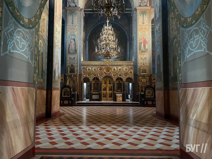 Пляшки з алкоголю, пліснява і безлад: що лишилося після московських попів в Успенському соборі у Володимирі (фото)