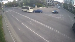 У Луцьку Tesla в'їхала в автобус (відео)