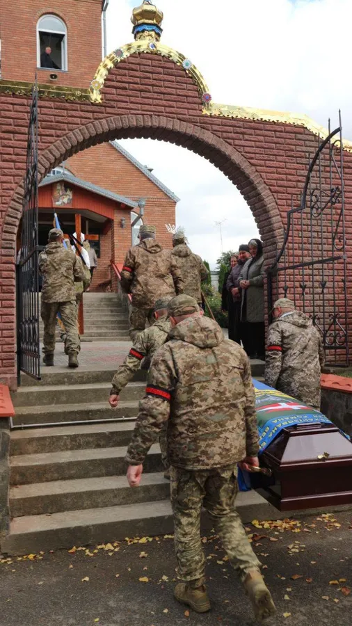 Понад рік чекали на звістку: на Волині поховали захисника Івана Міневича (фото)