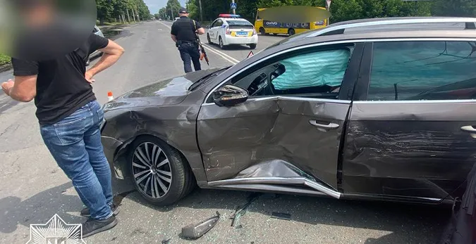 Врятували подушки: у Луцьку Opel протаранив Volkswagen (фото)