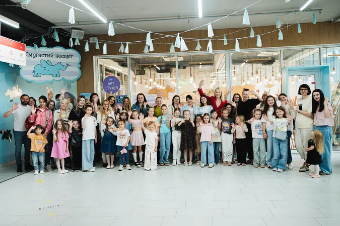 В арт-студії «Смугастий носоріг» відбулася підсумкова виставка (фото)