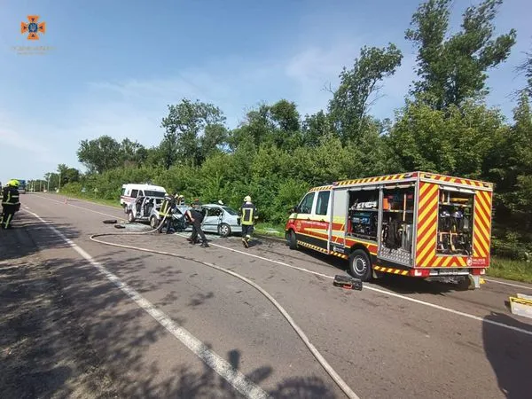 Одна – в кареті швидкої, інша – в лікарні: внаслідок ДТП біля Чарукова померли ще дві людини (фото, відео)