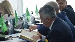 Гучне затримання на хабарі та антиолігархи: репортаж із сесії Луцькради (Фото)