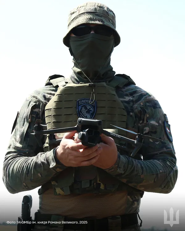 Під прицілом FPV-дронів: історія неймовірного порятунку волинського дронаря (фото)