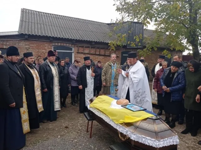 Іваничівська громада віддала останню шану загиблому Герою Андрію Бобаку