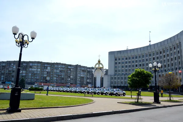 Волинські офіцери громад отримали 25 новеньких службових автомобілів (фото, відео)