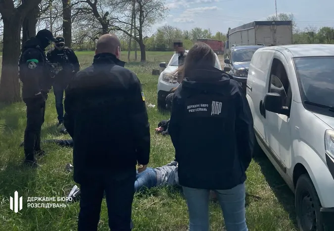 $4500 з «клієнта»: на Одещині місцеві переправляли до Молдови чоловіків призовного віку (фото)