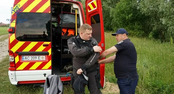 На сучасних катерах: волинські водолази тренувалися рятувати людей (фото)